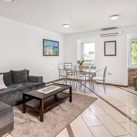 Beautiful In With Wifi Apartment